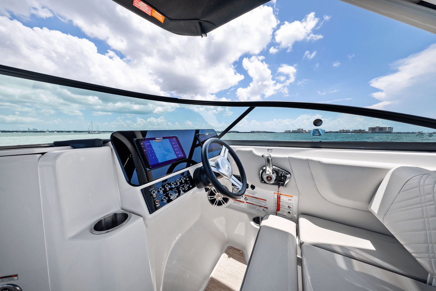 Slide: The Image of Sea Ray SDX 270 Outboard 2025 - 32