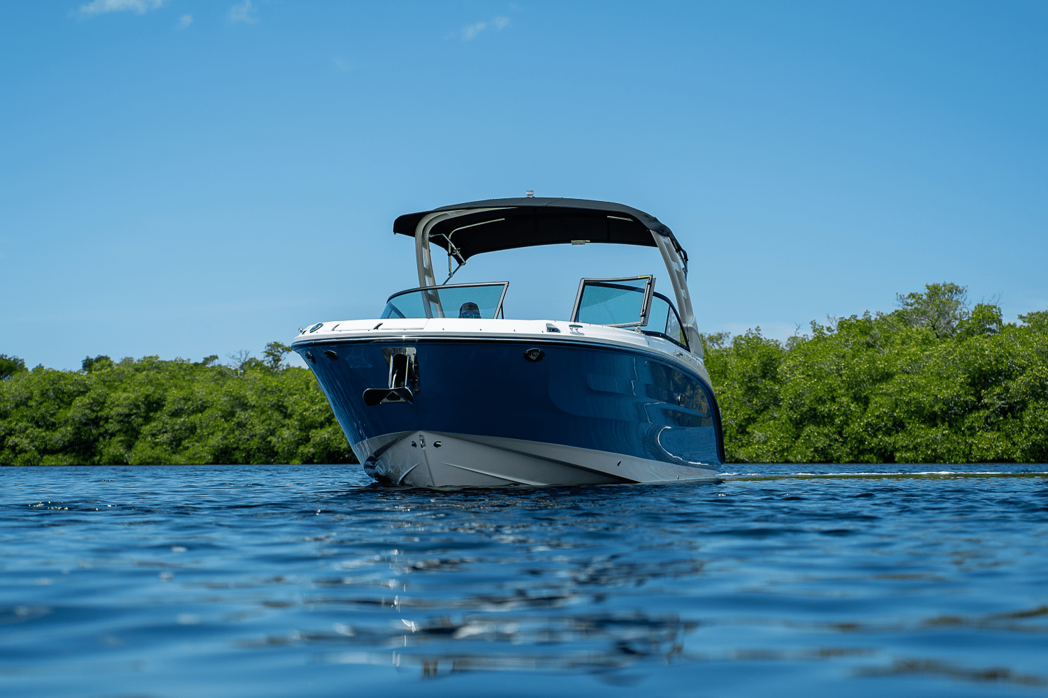 Slide: The Image of Sea Ray SDX 270 Outboard 2025 - 33