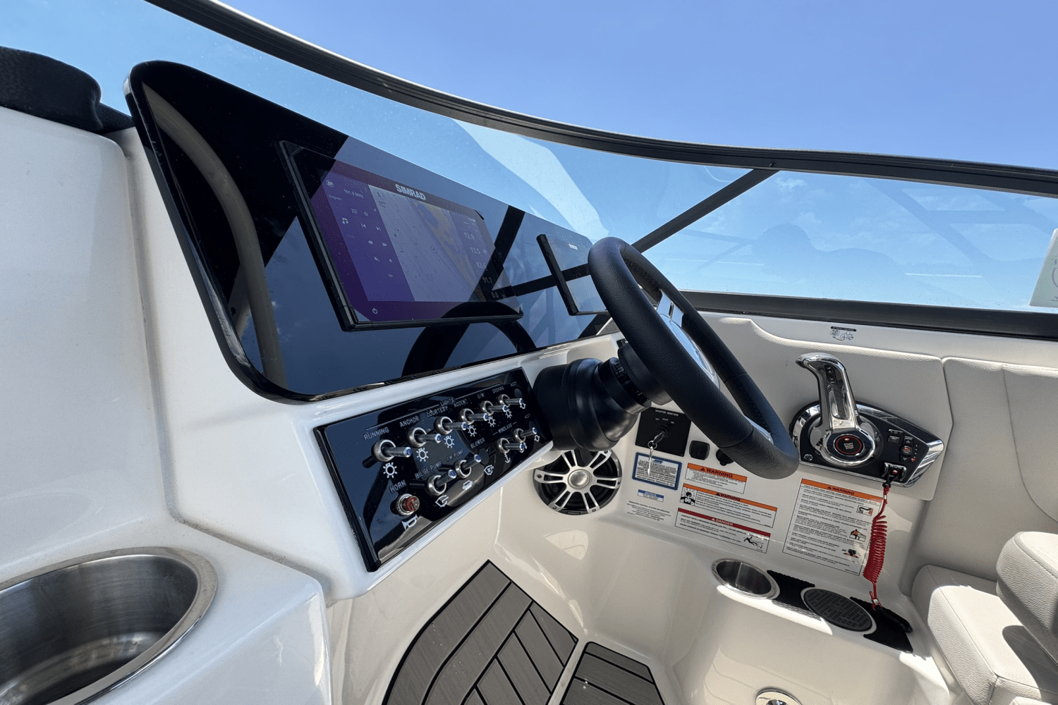 Slide: The Image of Sea Ray SDX 270 Outboard 2025 - 35