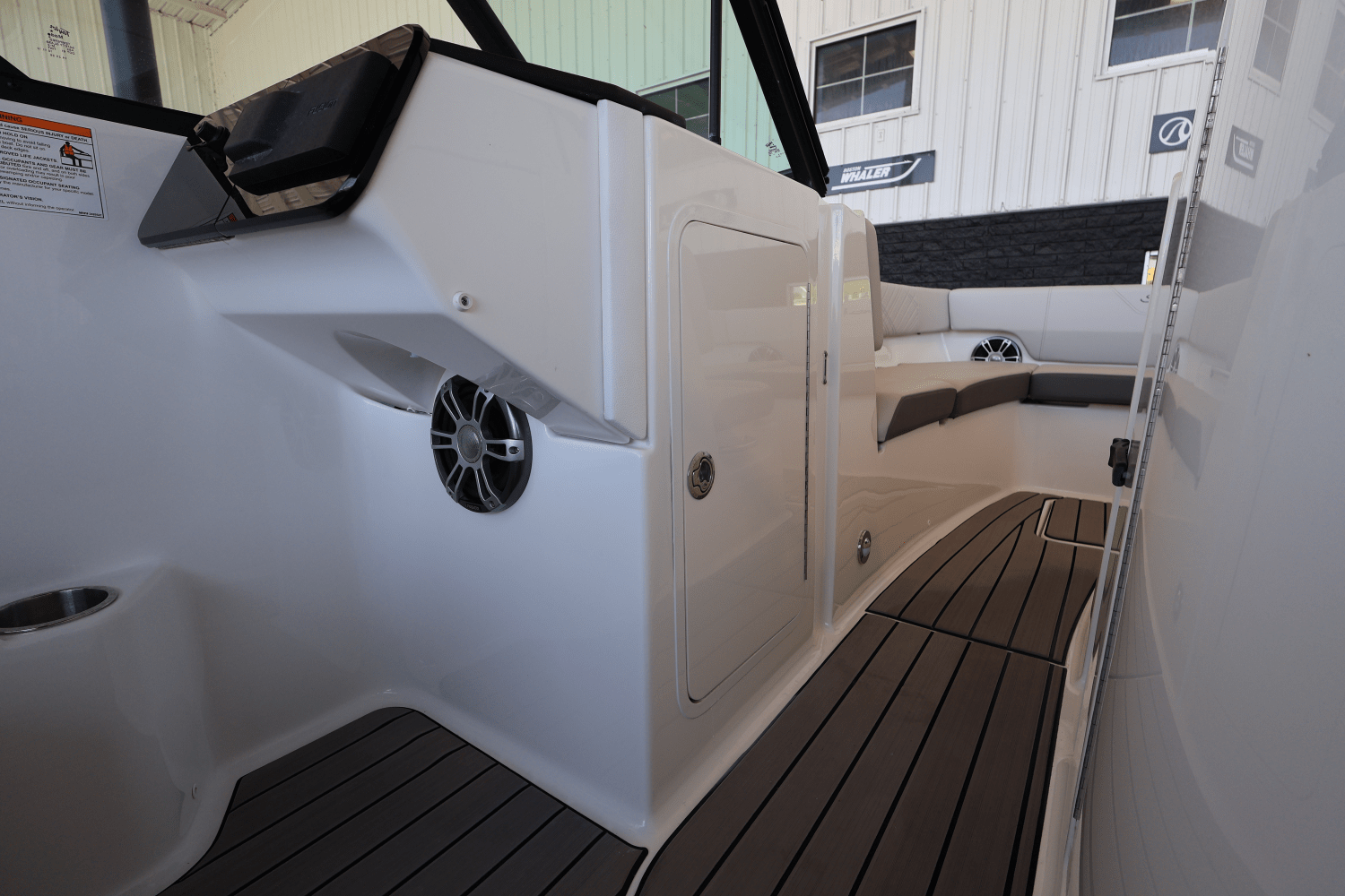 Slide: The Image of Sea Ray SDX 270 Outboard 2025 - 36