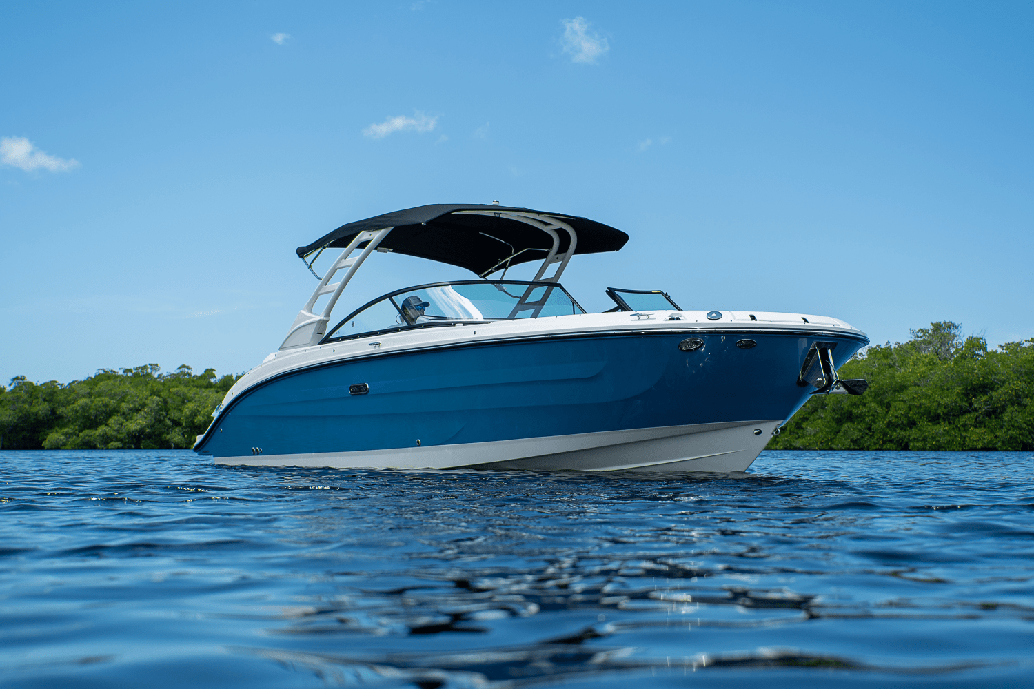 Slide: The Image of Sea Ray SDX 270 Outboard 2025 - 36