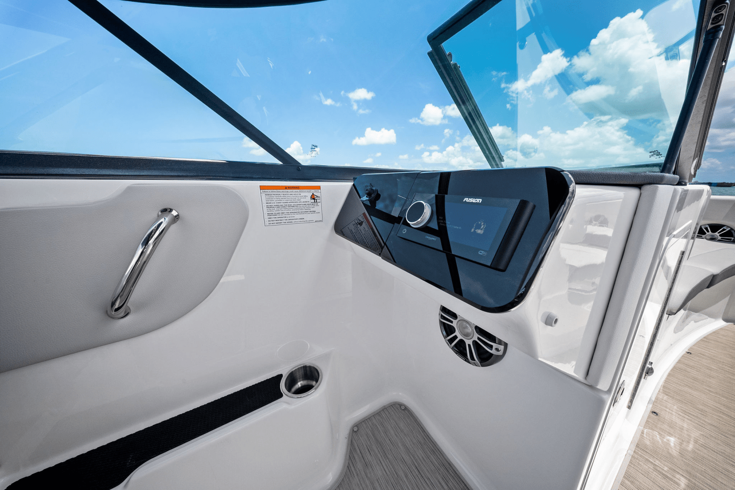 Slide: The Image of Sea Ray SDX 270 Outboard 2025 - 36
