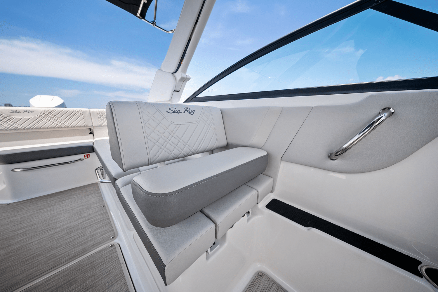 Slide: The Image of Sea Ray SDX 270 Outboard 2025 - 37