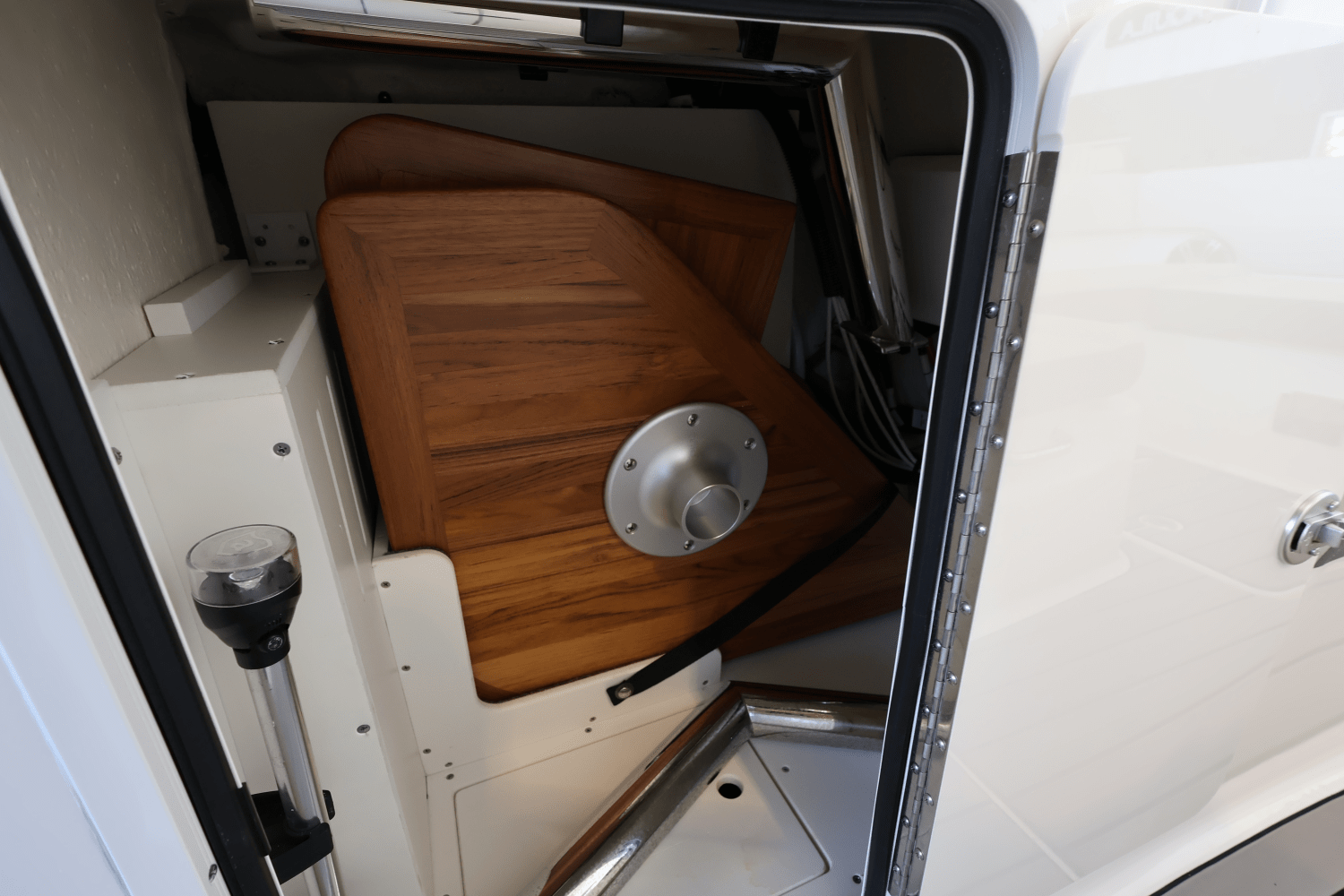 Slide: The Image of Sea Ray SDX 270 Outboard 2025 - 38