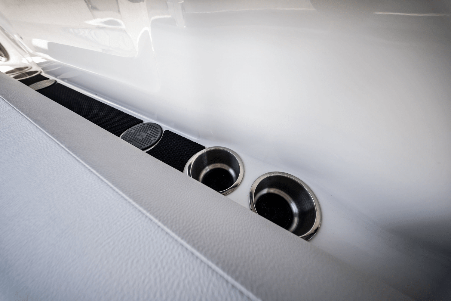 Slide: The Image of Sea Ray SDX 270 Outboard 2025 - 39