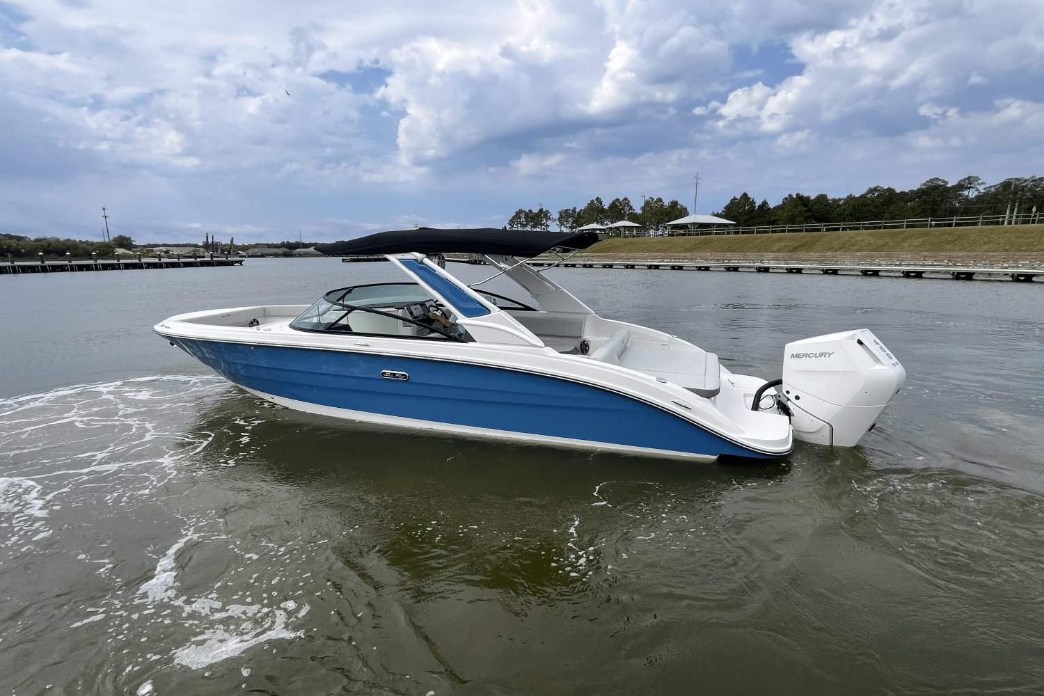 Slide: The Image of Sea Ray SDX 270 Outboard 2025 - 4