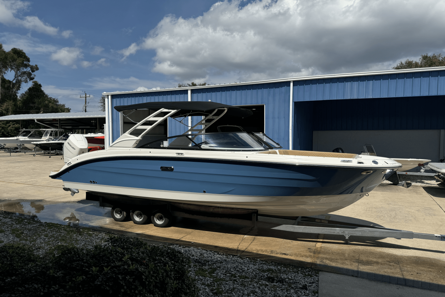 Slide: The Image of Sea Ray SDX 270 Outboard 2025 - 4