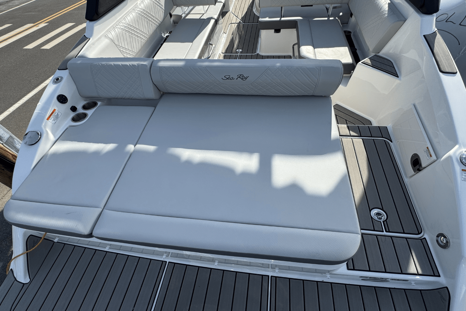 Slide: The Image of Sea Ray SDX 270 Outboard 2025 - 4