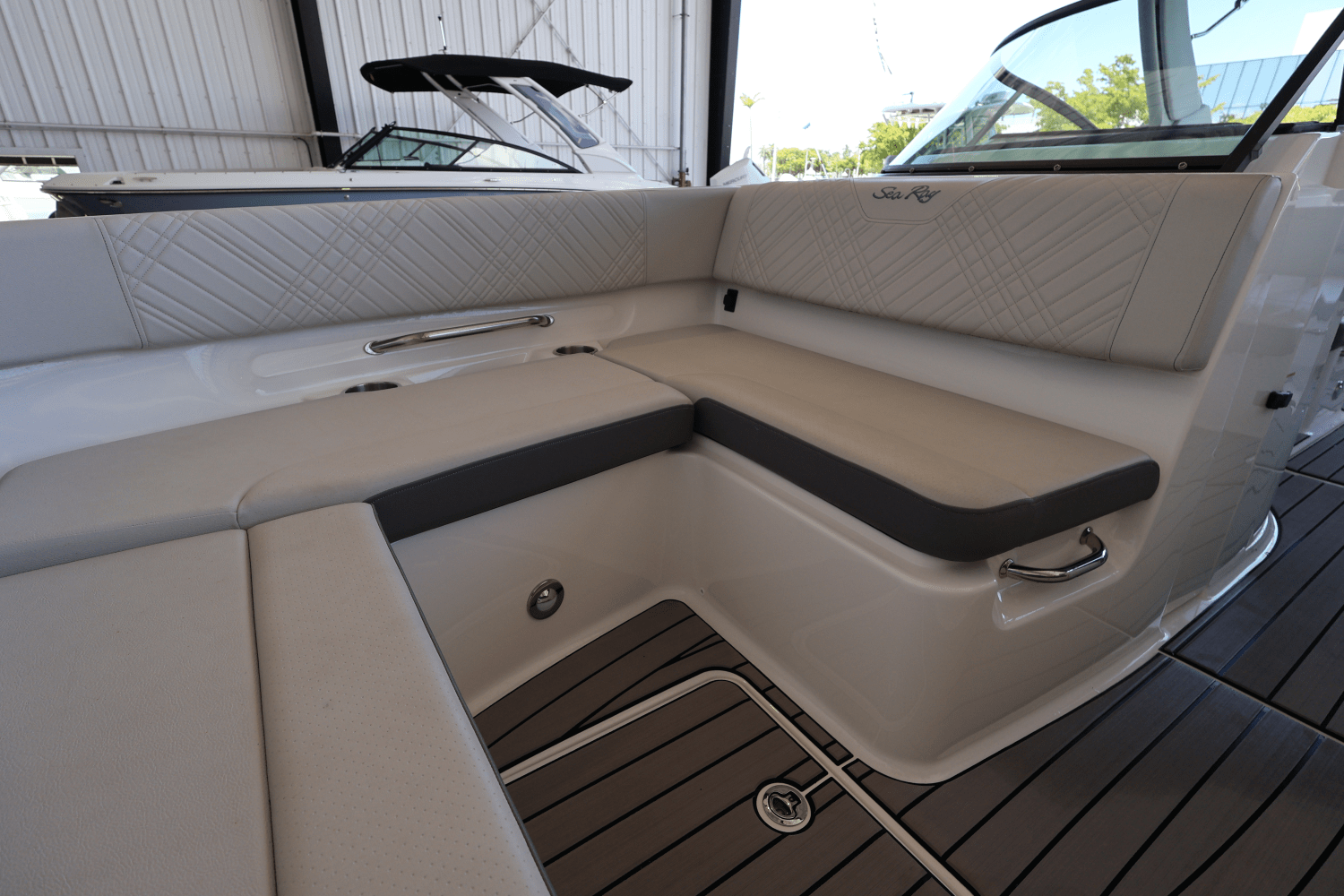 Slide: The Image of Sea Ray SDX 270 Outboard 2025 - 40
