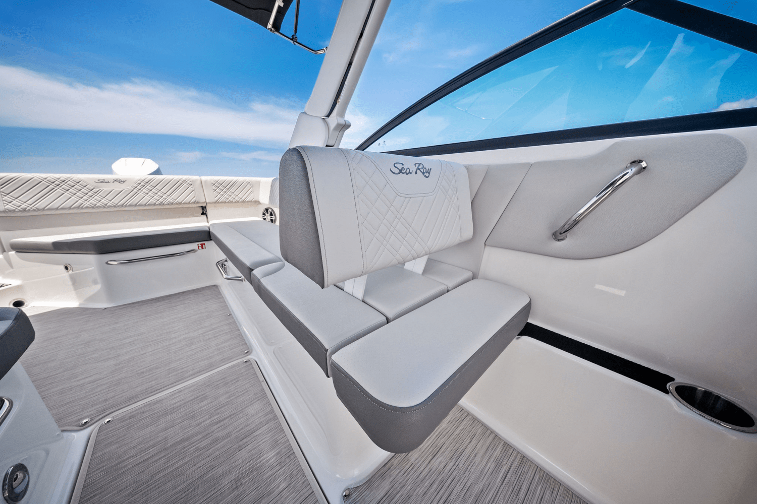 Slide: The Image of Sea Ray SDX 270 Outboard 2025 - 41