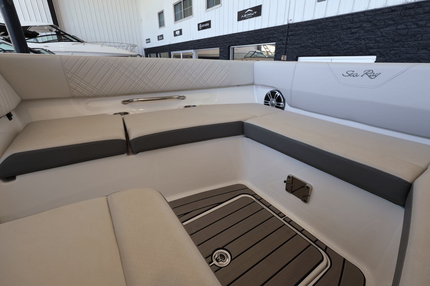 Slide: The Image of Sea Ray SDX 270 Outboard 2025 - 41