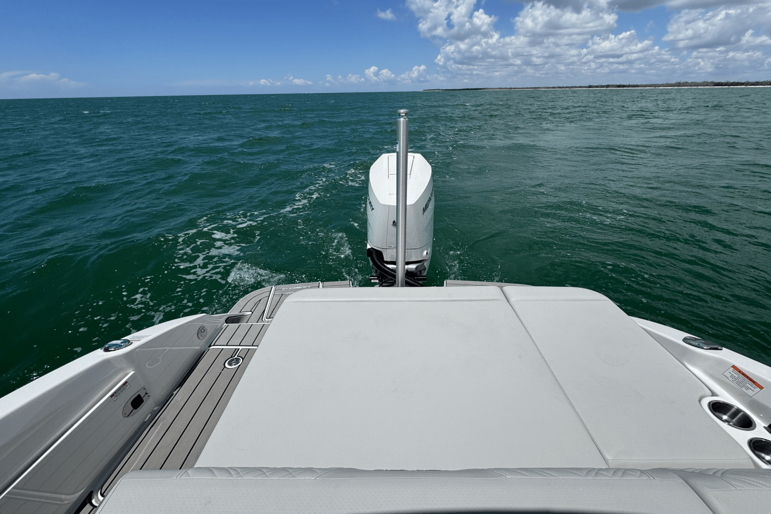 Slide: The Image of Sea Ray SDX 270 Outboard 2025 - 43