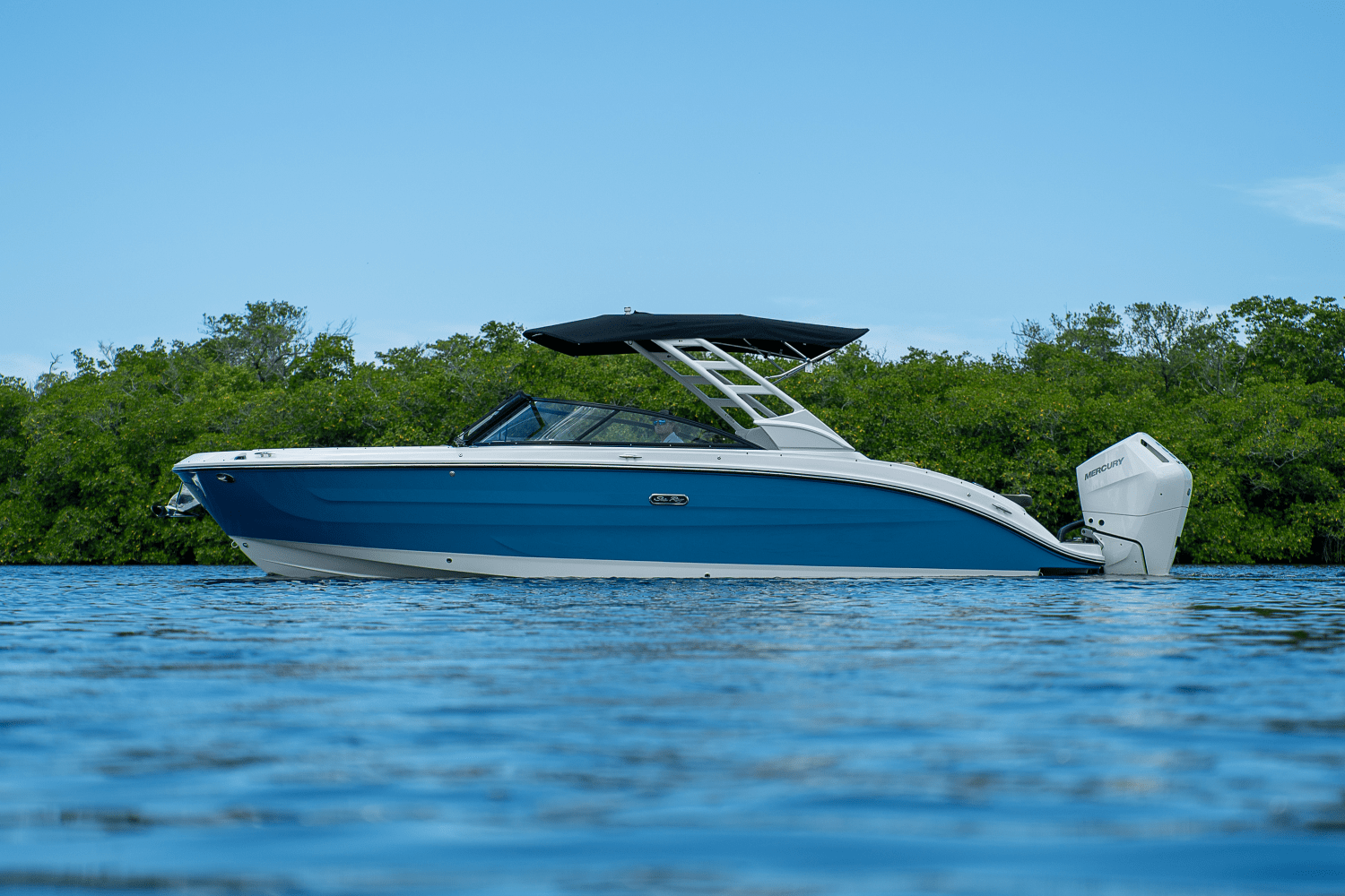 Slide: The Image of Sea Ray SDX 270 Outboard 2025 - 43