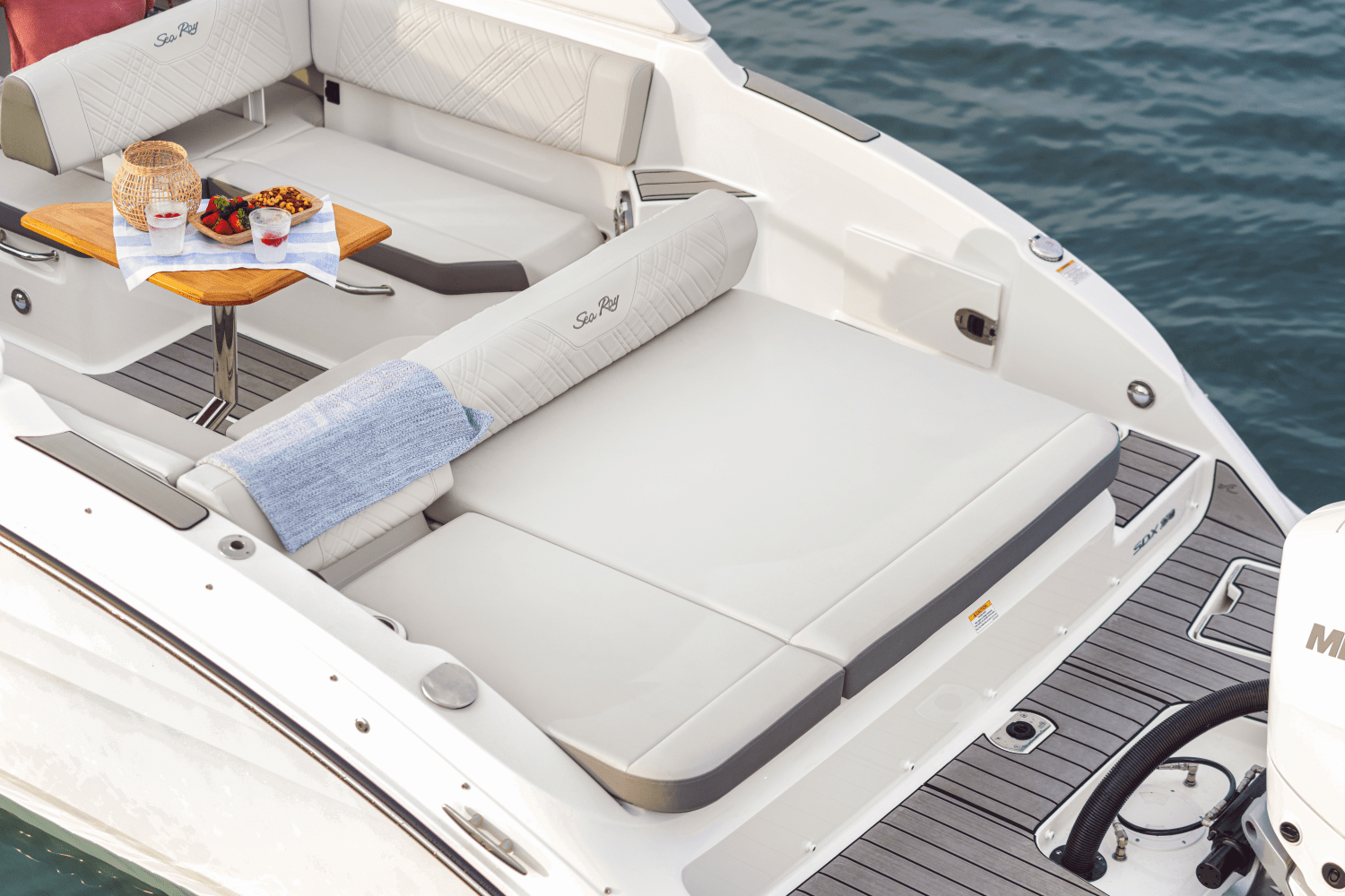 Slide: The Image of Sea Ray SDX 270 Outboard 2025 - 43