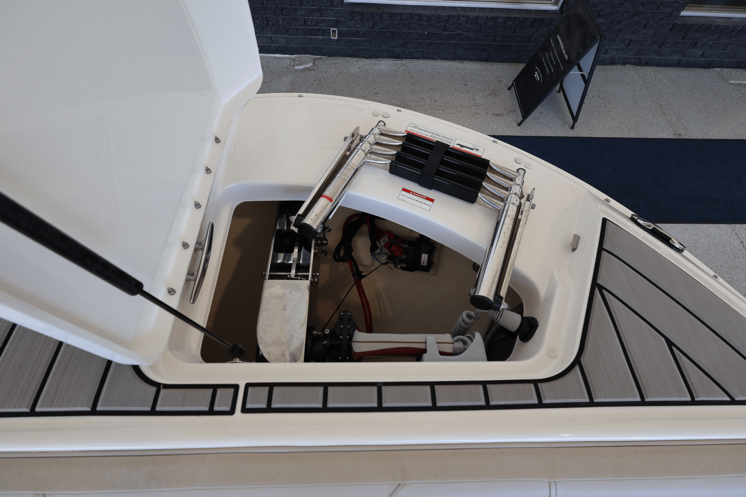 Slide: The Image of Sea Ray SDX 270 Outboard 2025 - 44