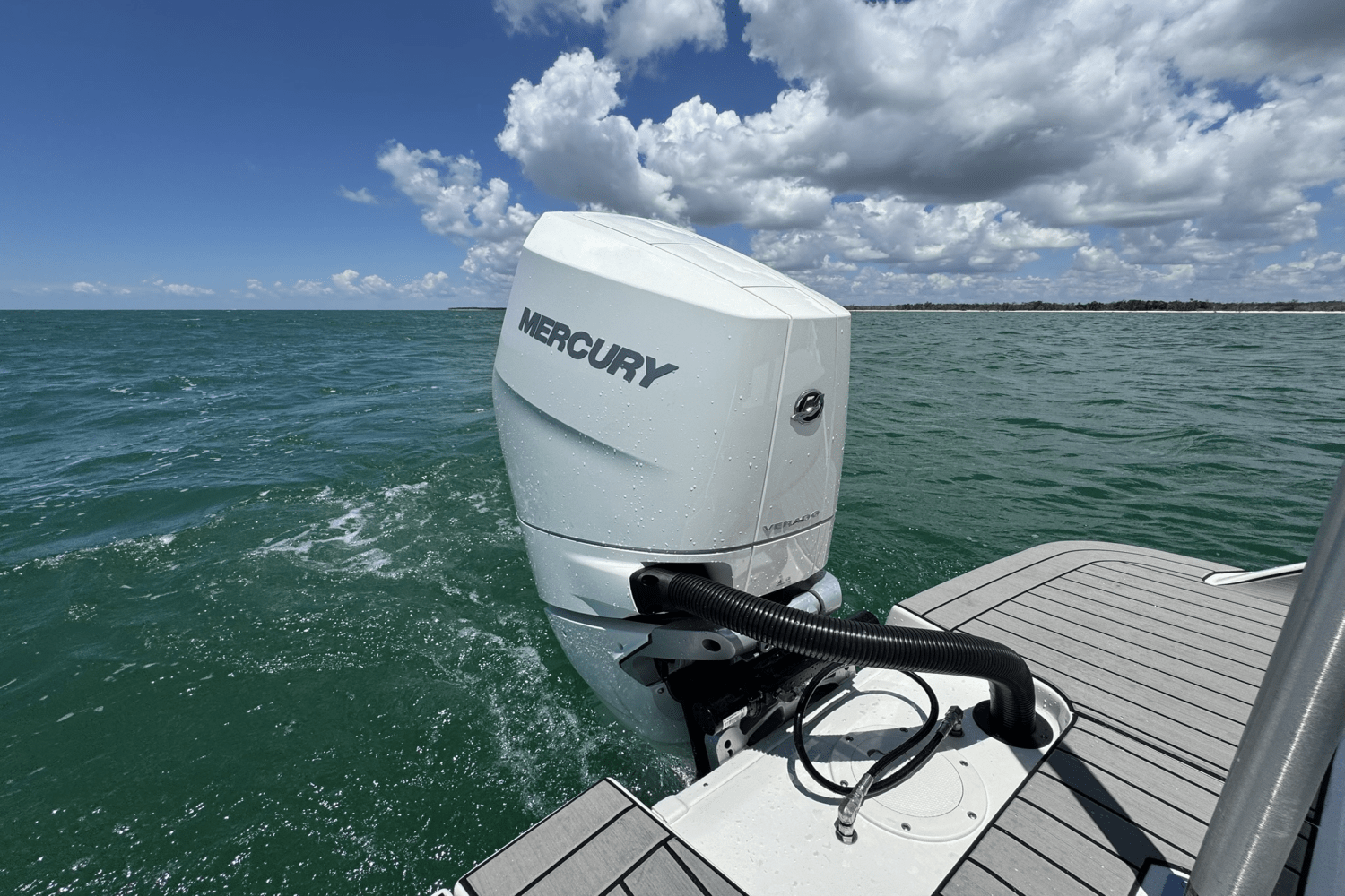 Slide: The Image of Sea Ray SDX 270 Outboard 2025 - 45