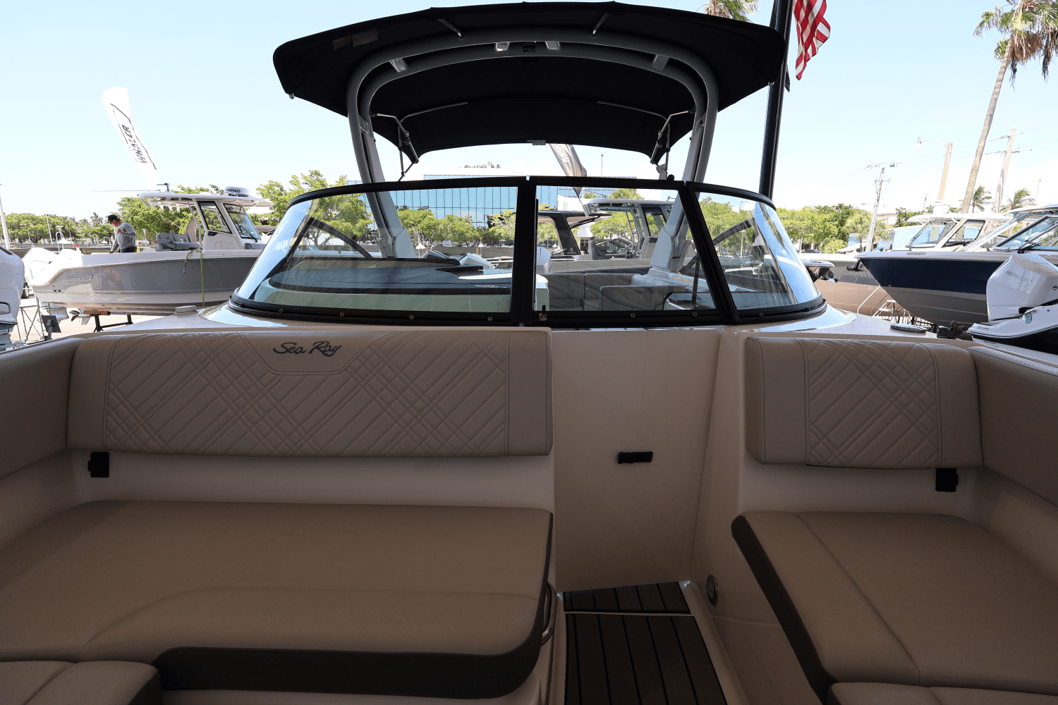 Slide: The Image of Sea Ray SDX 270 Outboard 2025 - 46