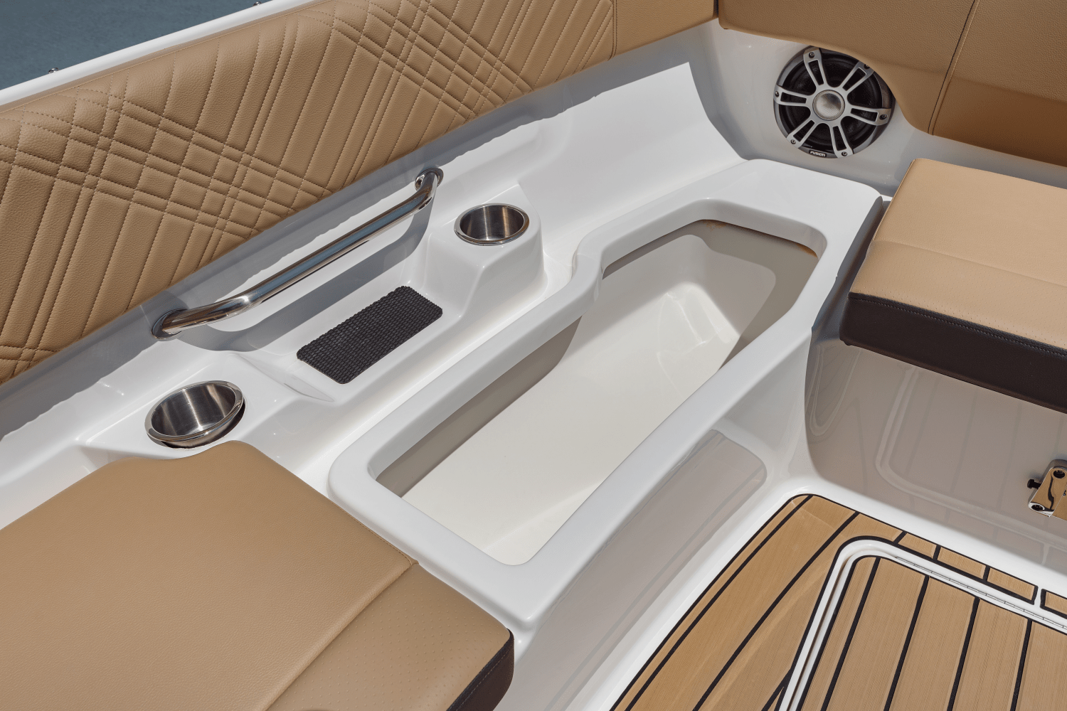 Slide: The Image of Sea Ray SDX 270 Outboard 2025 - 46