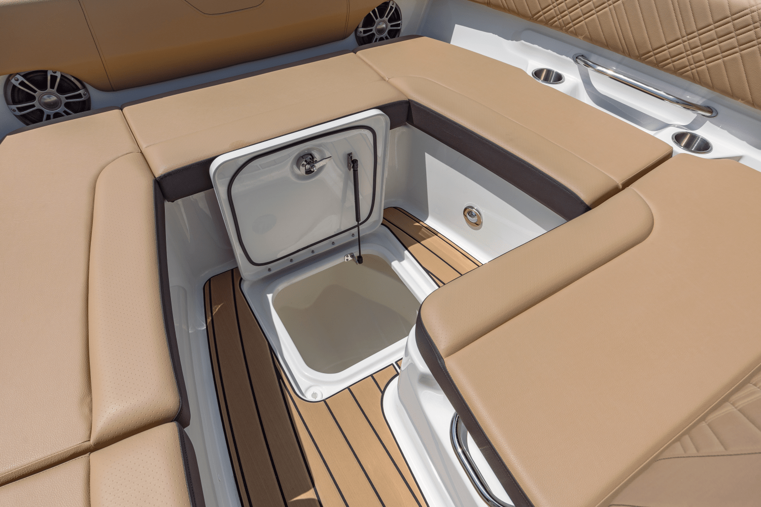 Slide: The Image of Sea Ray SDX 270 Outboard 2025 - 47