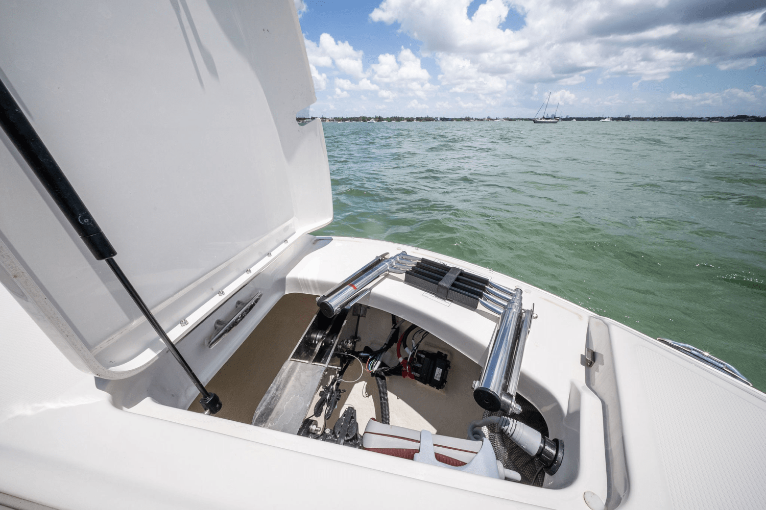 Slide: The Image of Sea Ray SDX 270 Outboard 2025 - 47
