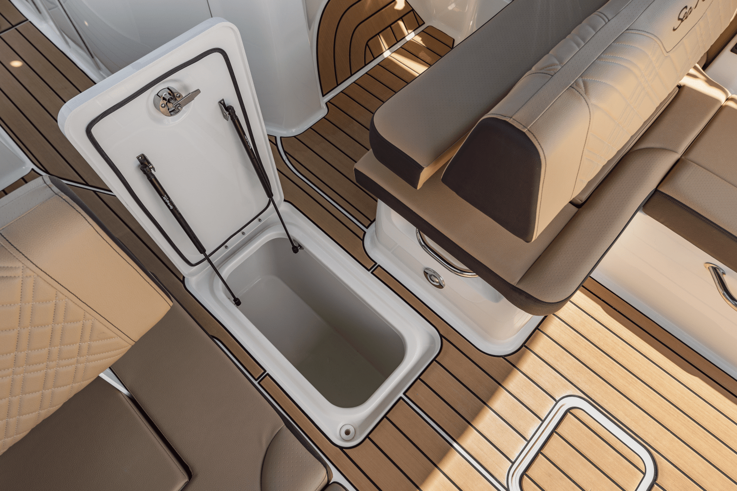 Slide: The Image of Sea Ray SDX 270 Outboard 2025 - 49