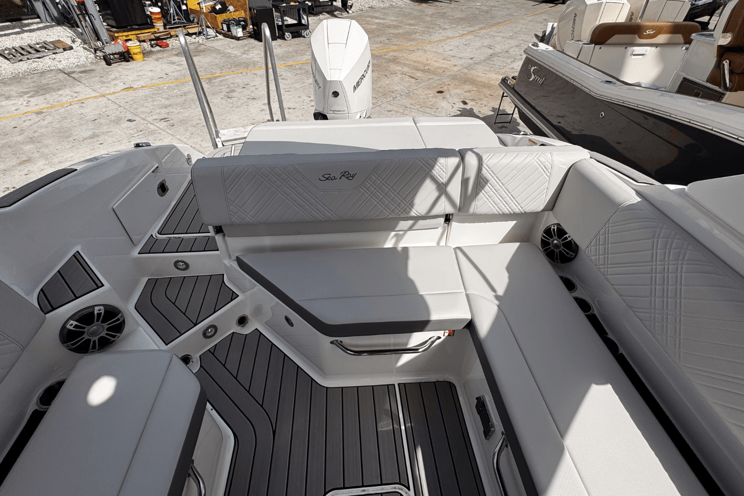 Slide: The Image of Sea Ray SDX 270 Outboard 2025 - 5