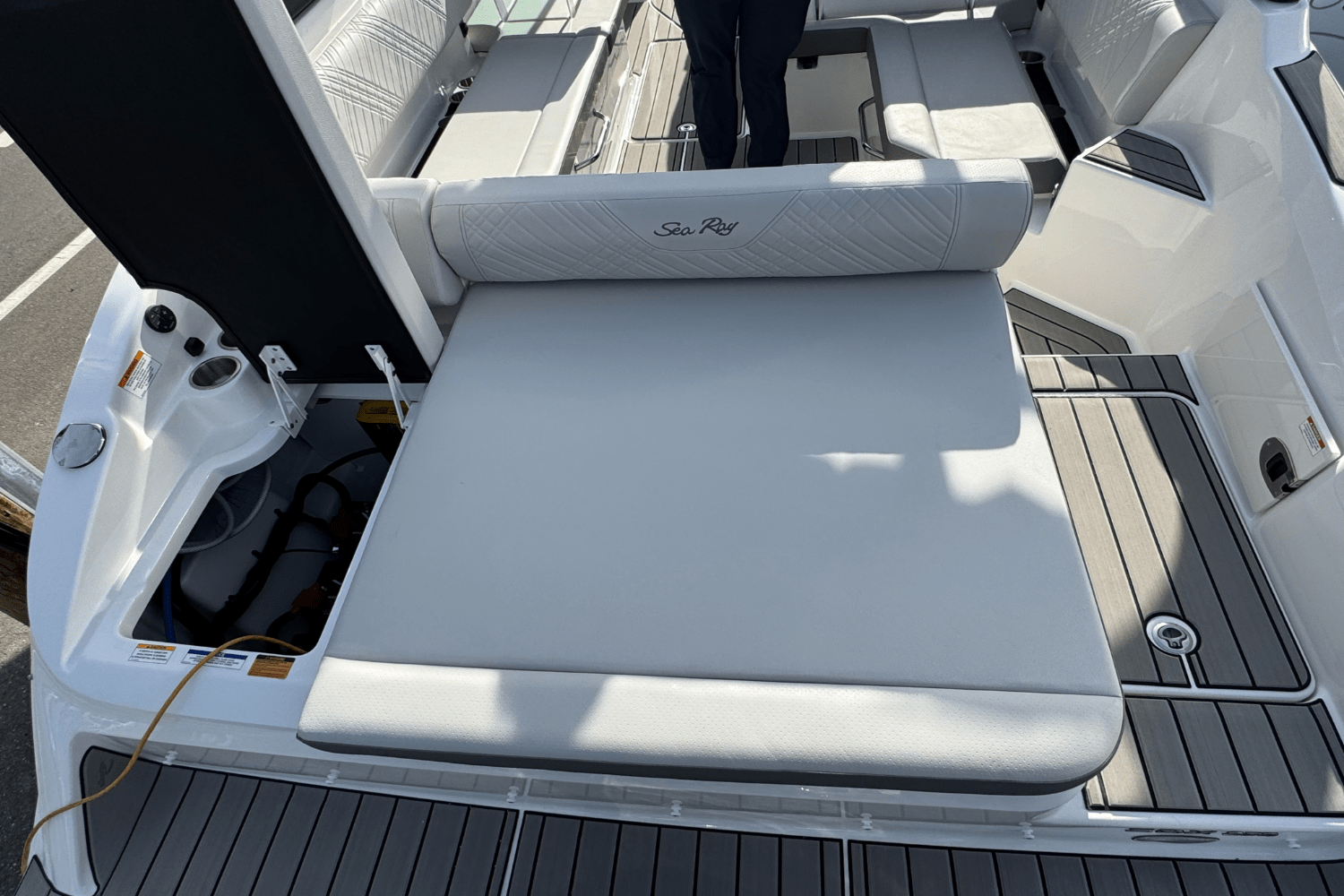 Slide: The Image of Sea Ray SDX 270 Outboard 2025 - 5