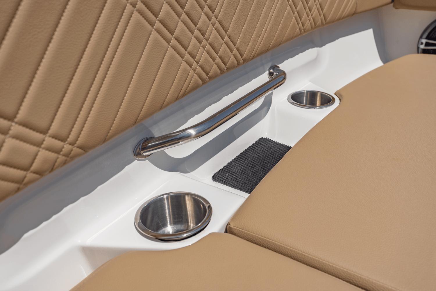 Slide: The Image of Sea Ray SDX 270 Outboard 2025 - 50