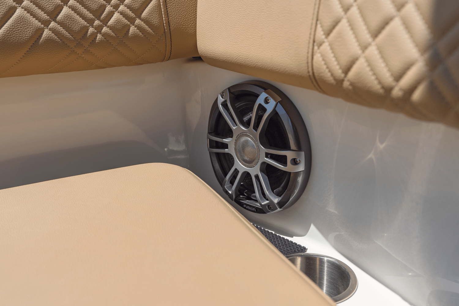 Slide: The Image of Sea Ray SDX 270 Outboard 2025 - 51