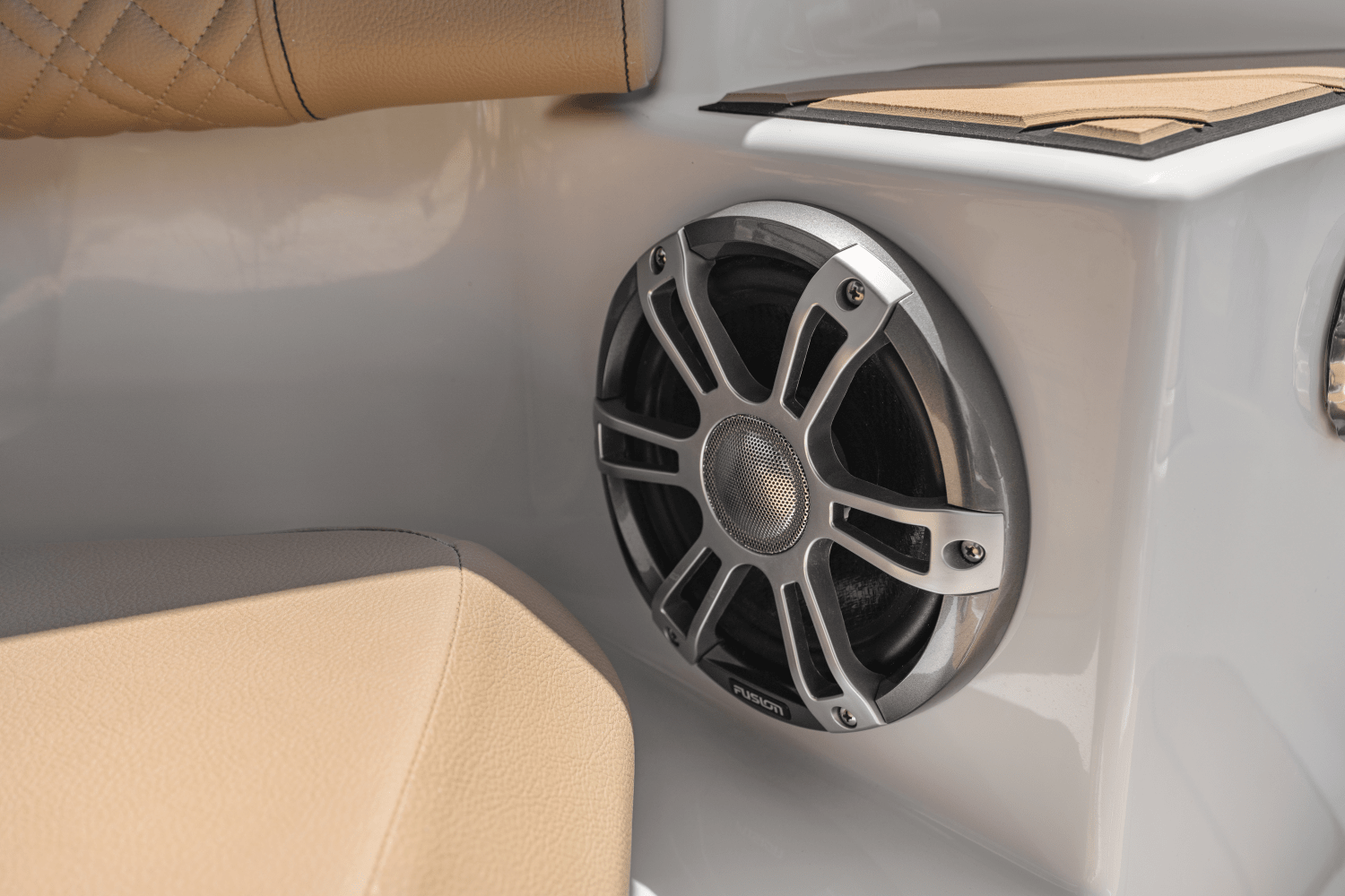Slide: The Image of Sea Ray SDX 270 Outboard 2025 - 52