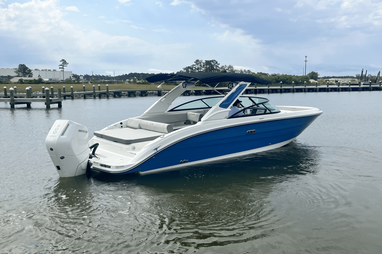 Slide: The Image of Sea Ray SDX 270 Outboard 2025 - 6