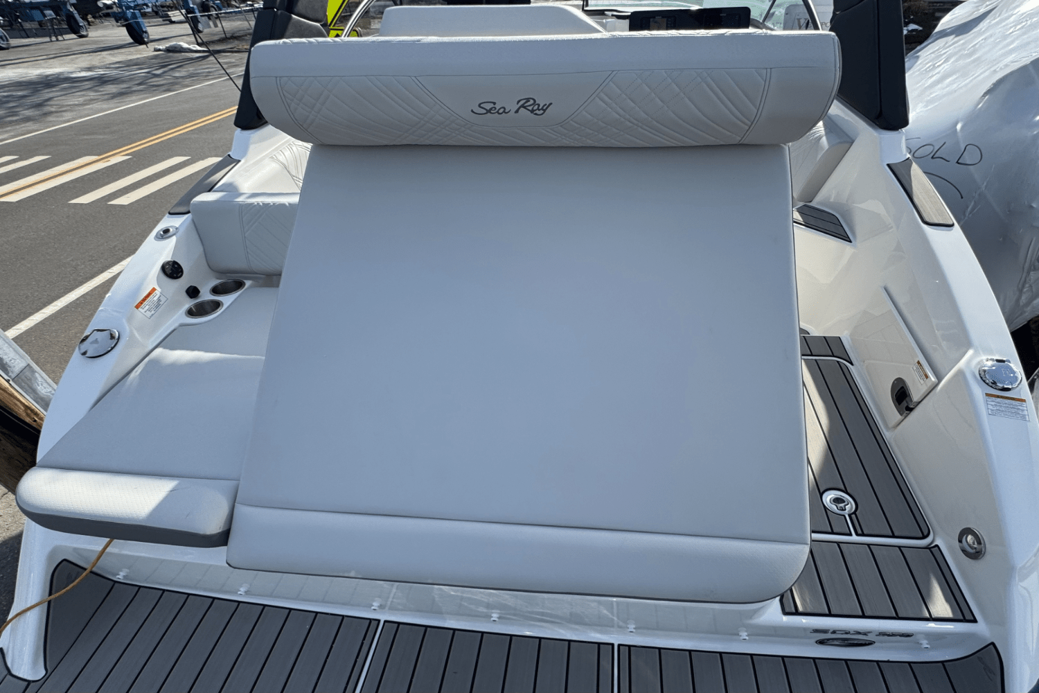 Slide: The Image of Sea Ray SDX 270 Outboard 2025 - 6