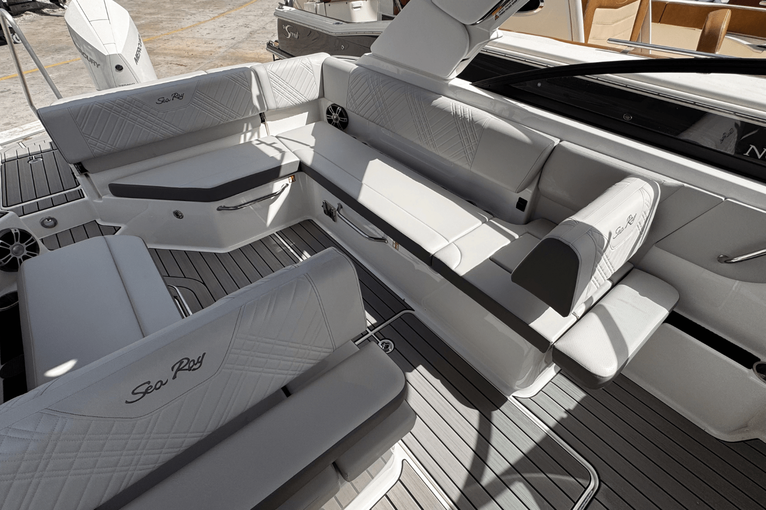 Slide: The Image of Sea Ray SDX 270 Outboard 2025 - 6