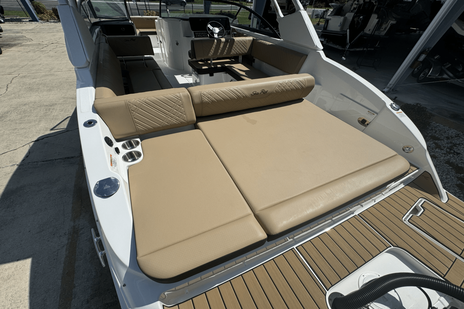 Slide: The Image of Sea Ray SDX 270 Outboard 2025 - 6