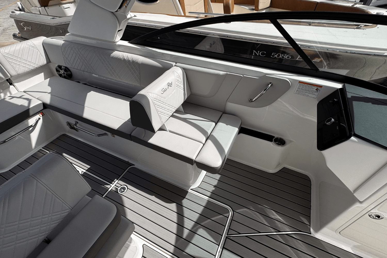 Slide: The Image of Sea Ray SDX 270 Outboard 2025 - 7