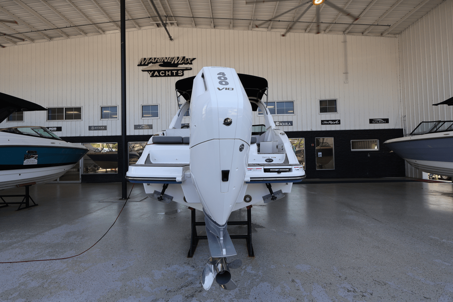 Slide: The Image of Sea Ray SDX 270 Outboard 2025 - 7