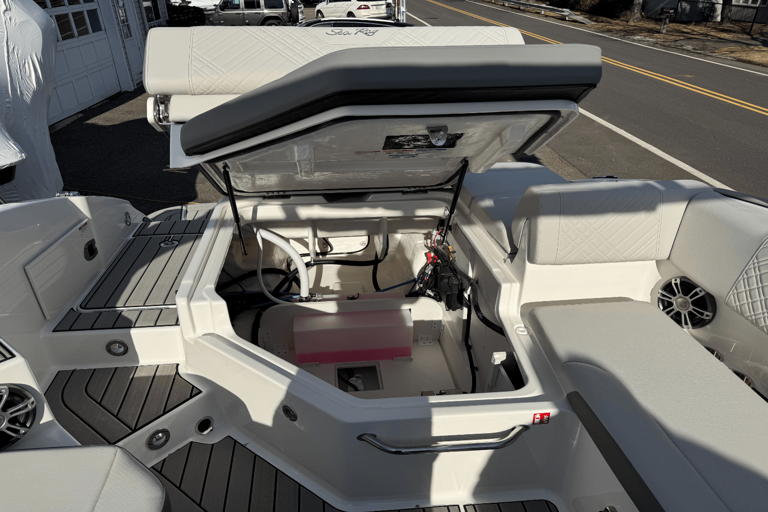 Slide: The Image of Sea Ray SDX 270 Outboard 2025 - 7