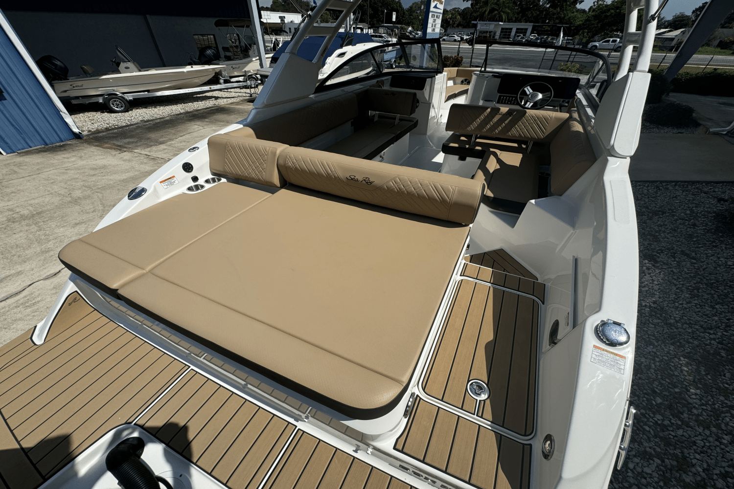 Slide: The Image of Sea Ray SDX 270 Outboard 2025 - 7