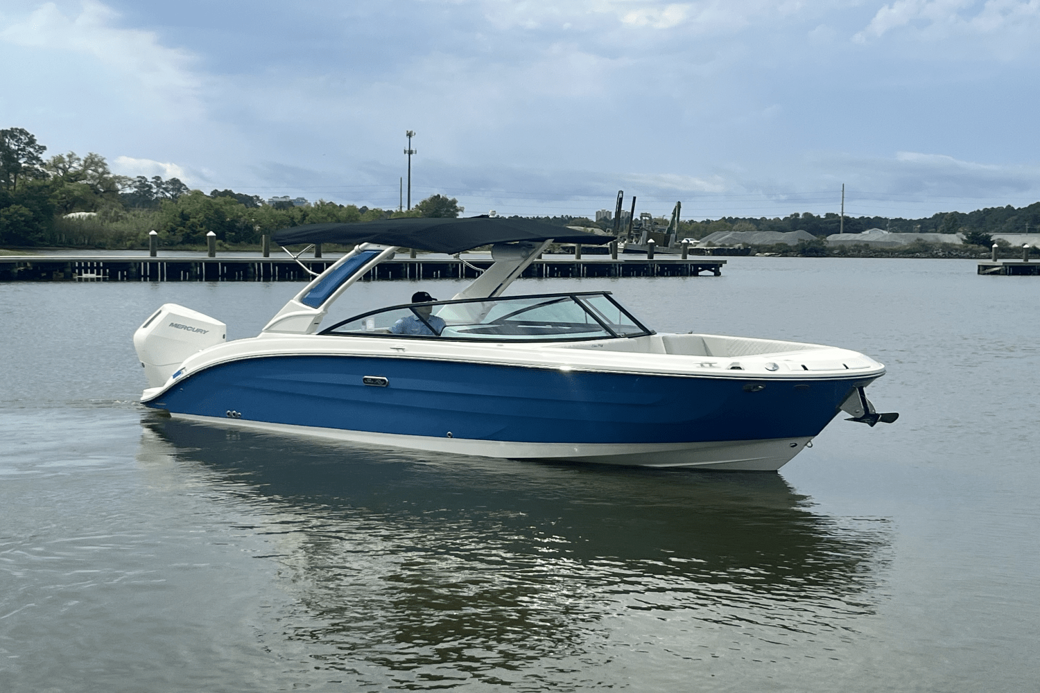 Slide: The Image of Sea Ray SDX 270 Outboard 2025 - 7