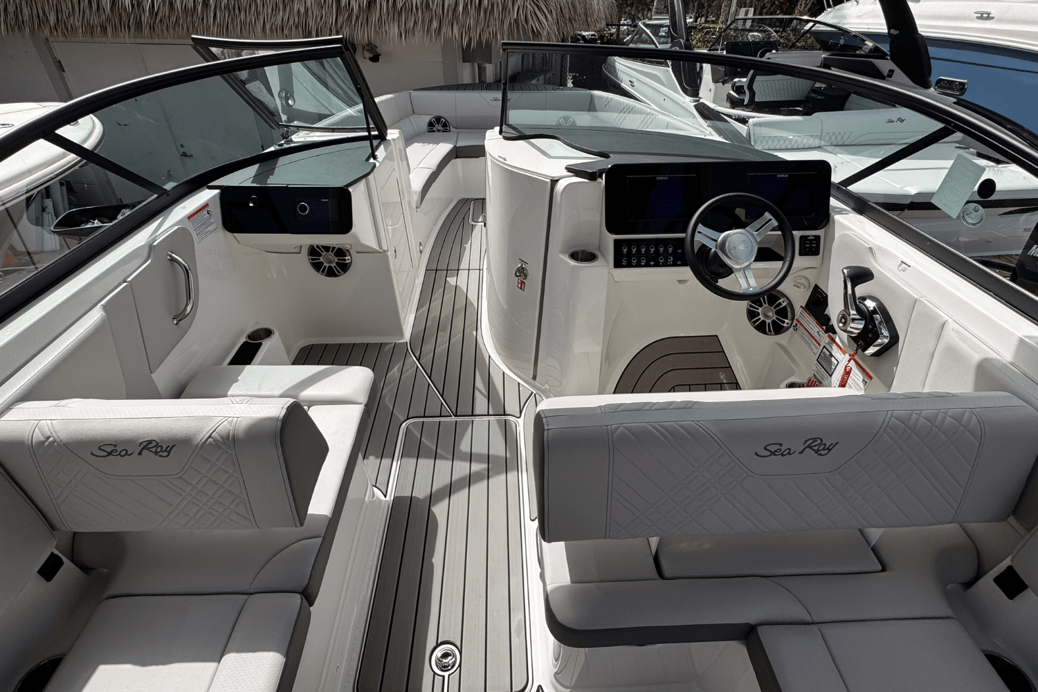 Slide: The Image of Sea Ray SDX 270 Outboard 2025 - 8