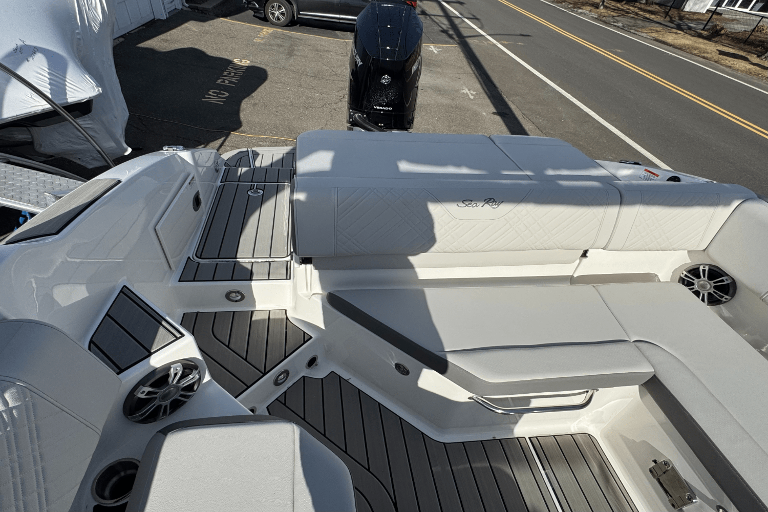 Slide: The Image of Sea Ray SDX 270 Outboard 2025 - 8