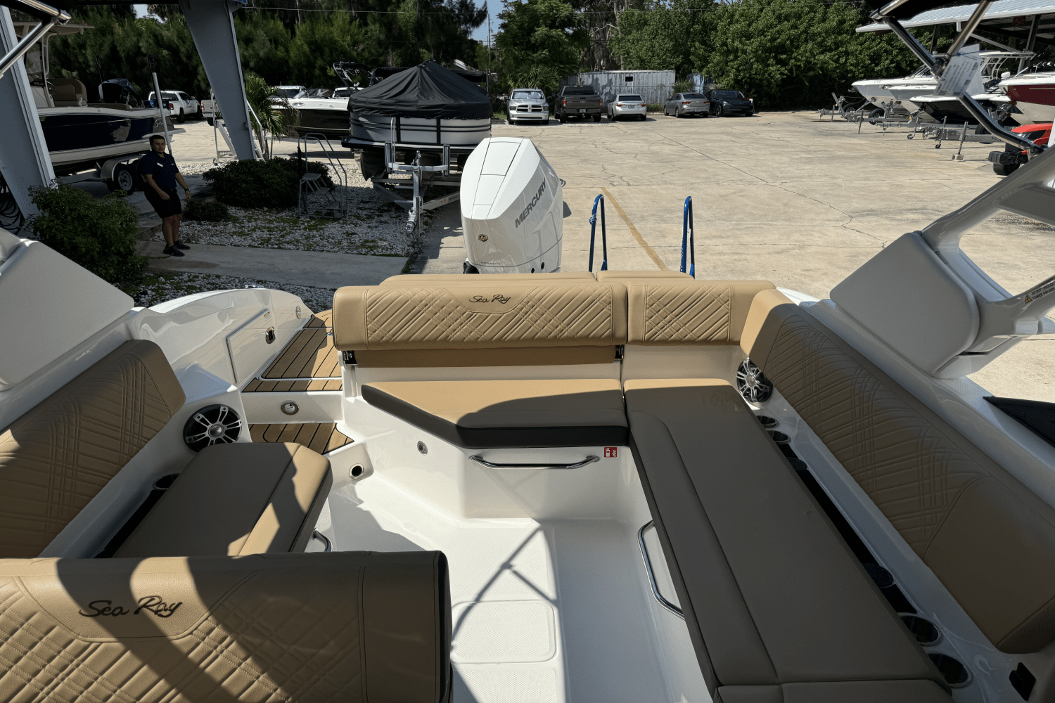 Slide: The Image of Sea Ray SDX 270 Outboard 2025 - 8