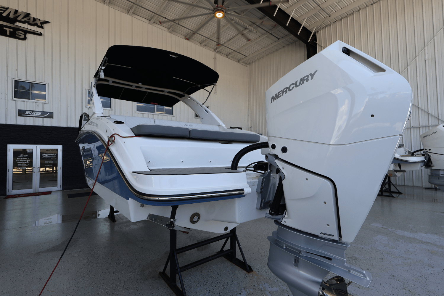 Slide: The Image of Sea Ray SDX 270 Outboard 2025 - 8