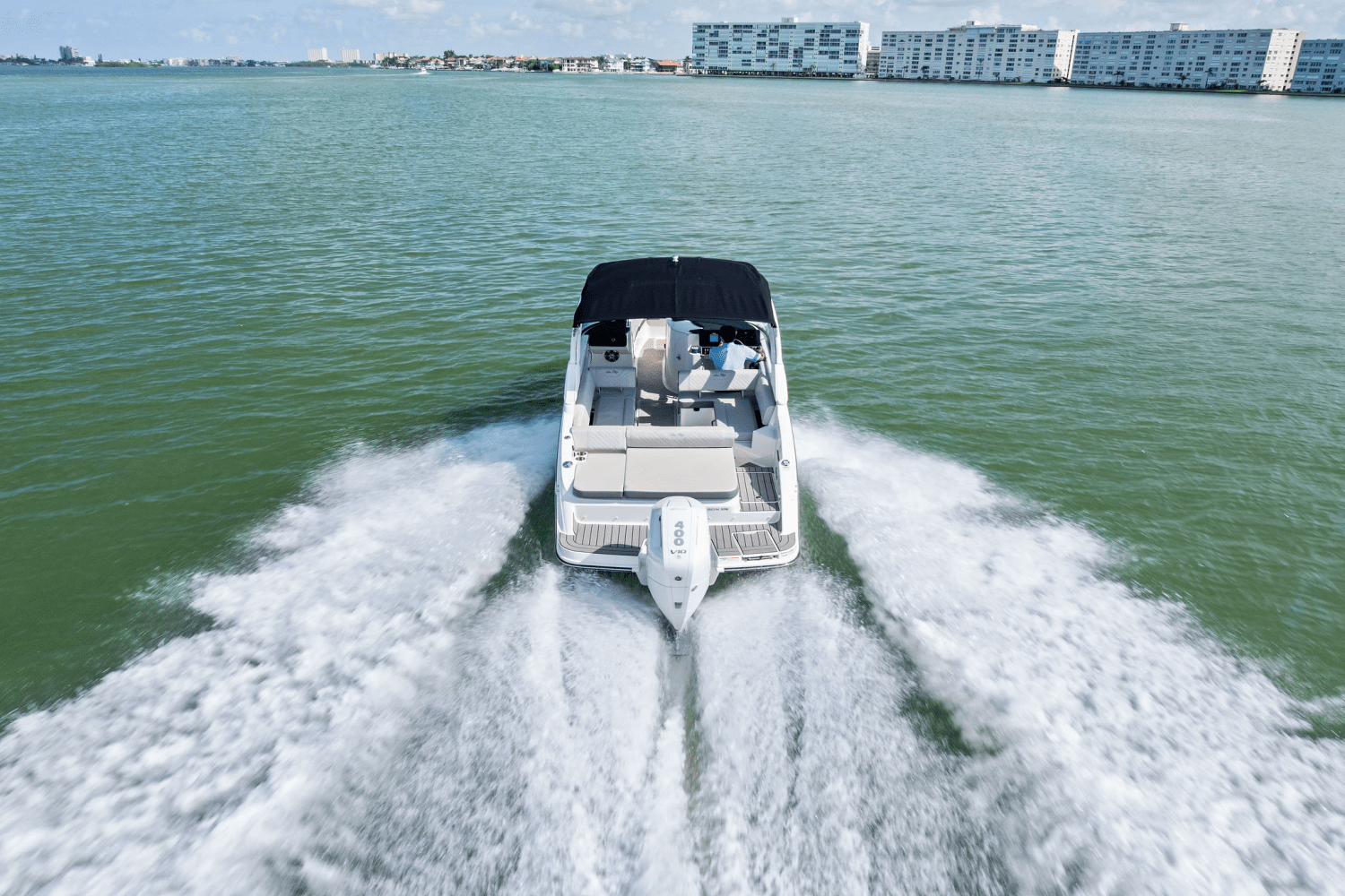 Slide: The Image of Sea Ray SDX 270 Outboard 2025 - 9