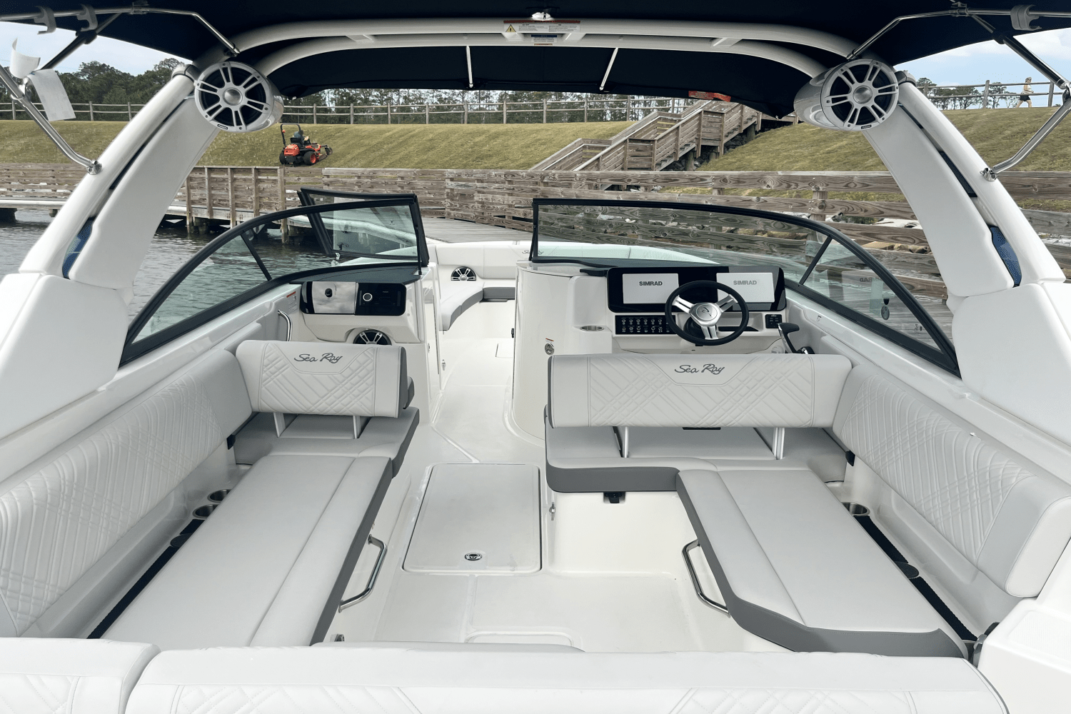 Slide: The Image of Sea Ray SDX 270 Outboard 2025 - 9