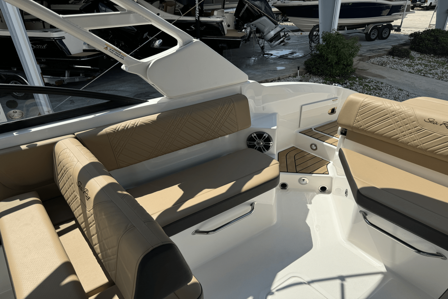 Slide: The Image of Sea Ray SDX 270 Outboard 2025 - 9