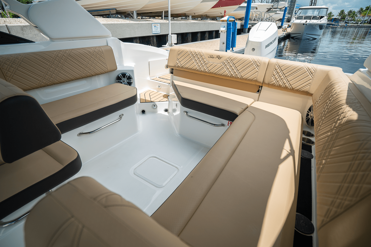Slide: The Image of Sea Ray SDX 270 Outboard 2025 - 9