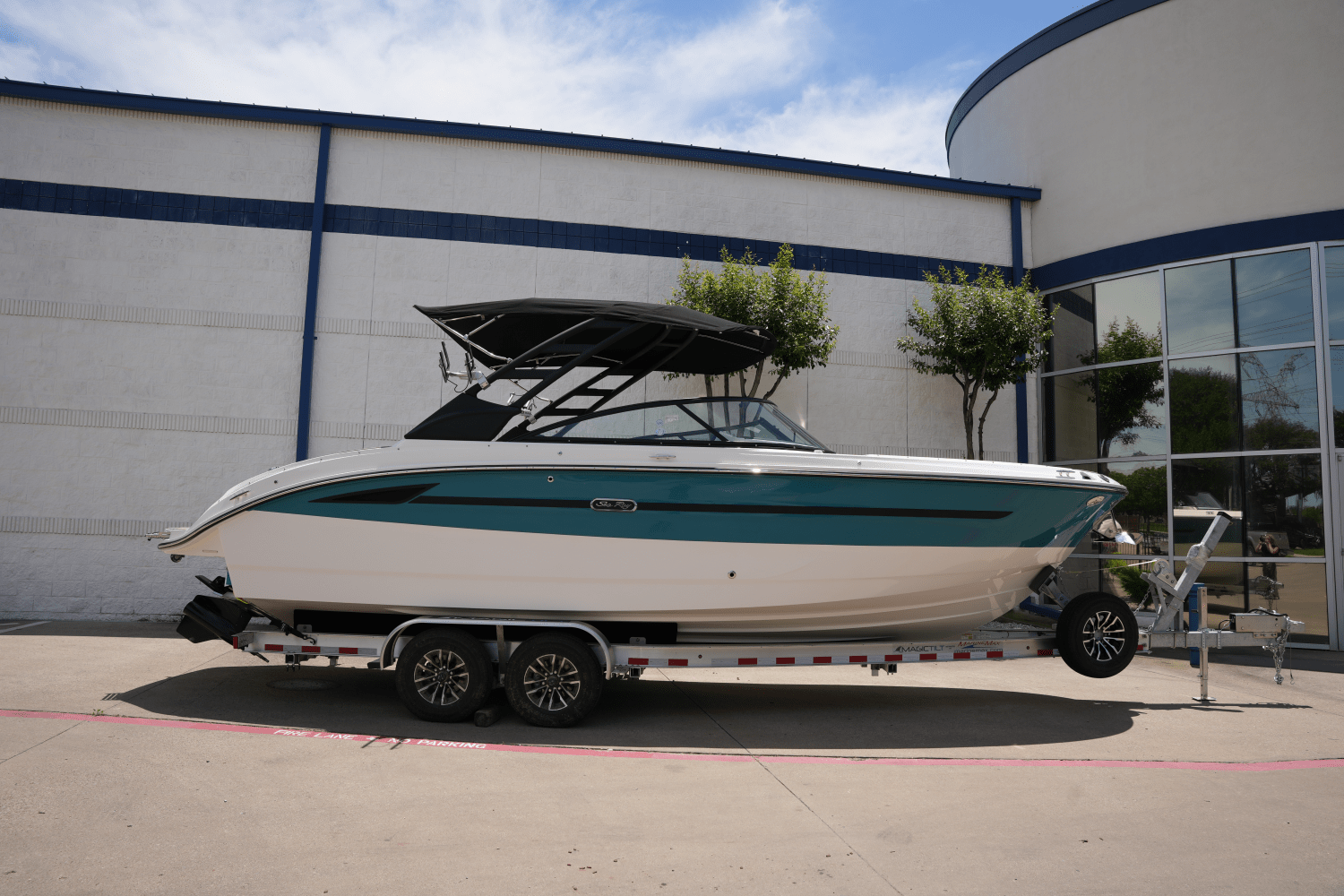 Slide: The Image of Sea Ray SDX 270 Surf 2025 - 1