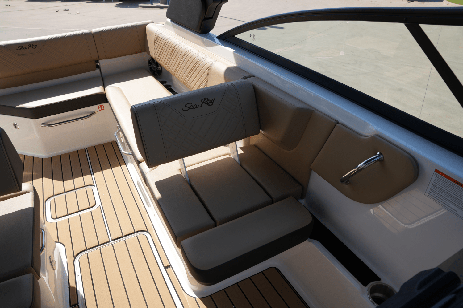 Slide: The Image of Sea Ray SDX 270 Surf 2025 - 10