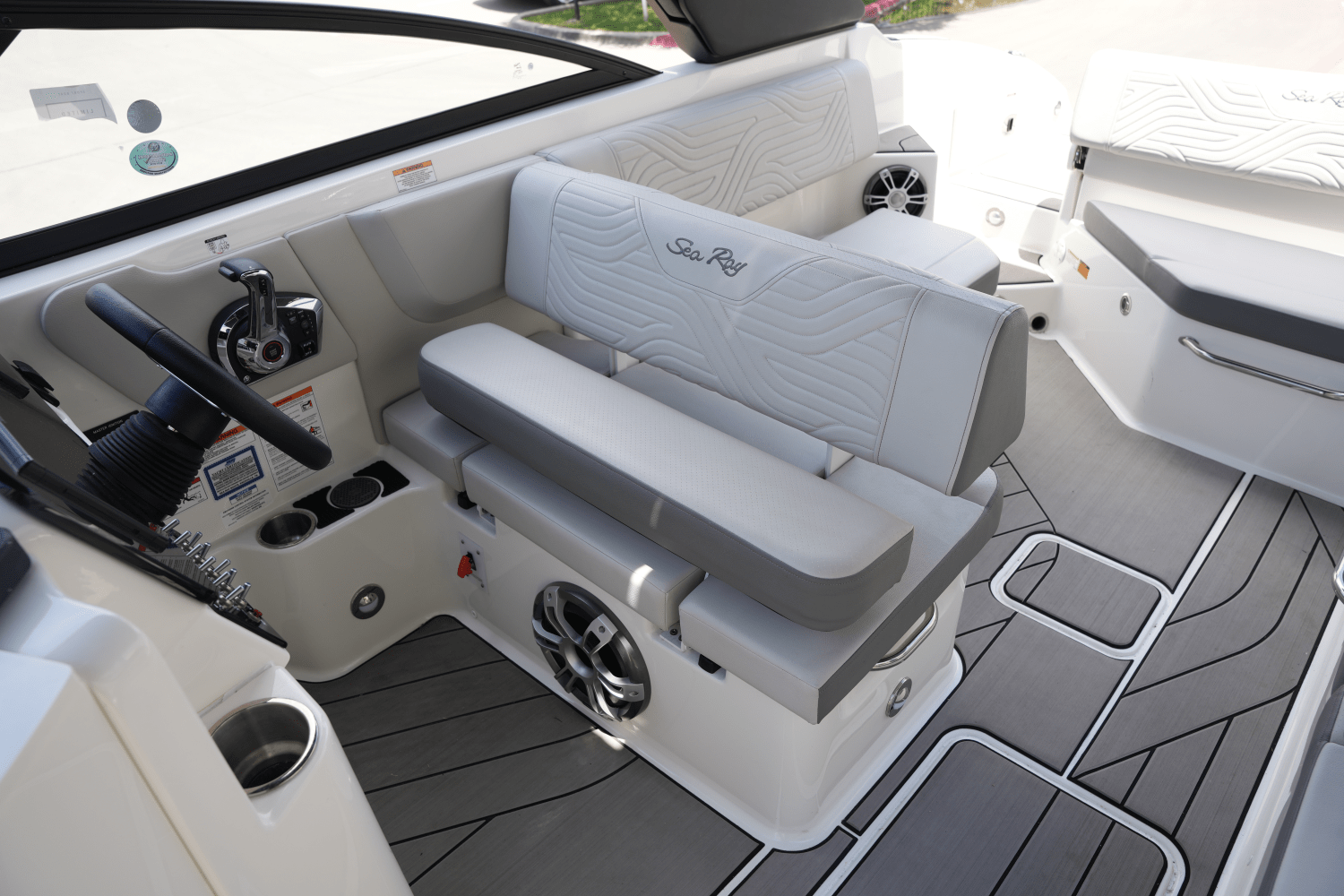 Slide: The Image of Sea Ray SDX 270 Surf 2025 - 11